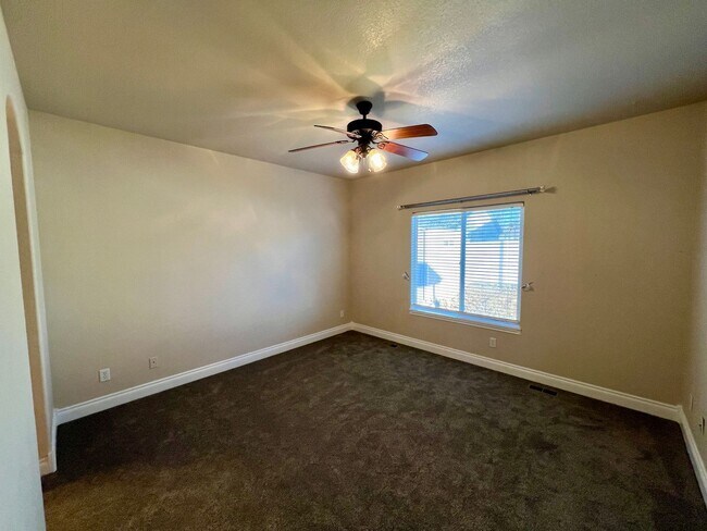 Building Photo - 5807 Zinfandel St