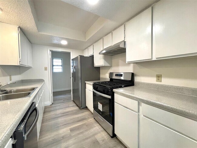 Building Photo - 1729 Cricket Hollow Dr