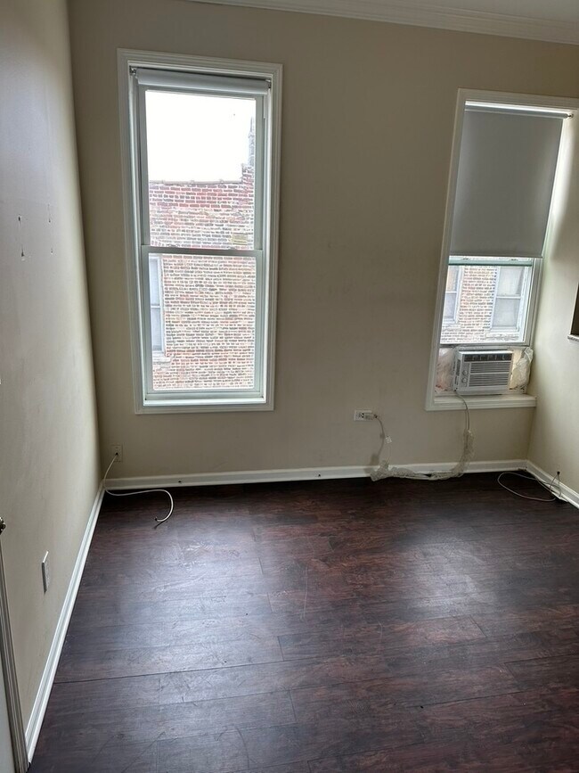 Building Photo - 321 W 24th St