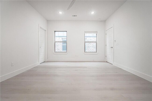 Building Photo - 2707 SW Livingston Square
