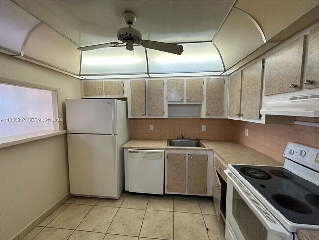 Building Photo - 1200 NE Miami Gardens Dr