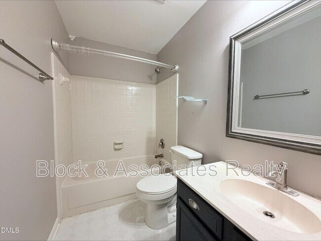 Building Photo - 106 Pointe Crest Ct