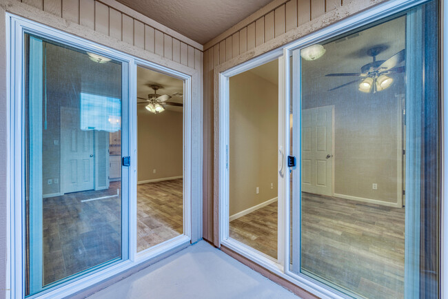 Building Photo - 520 W Tonopah Dr