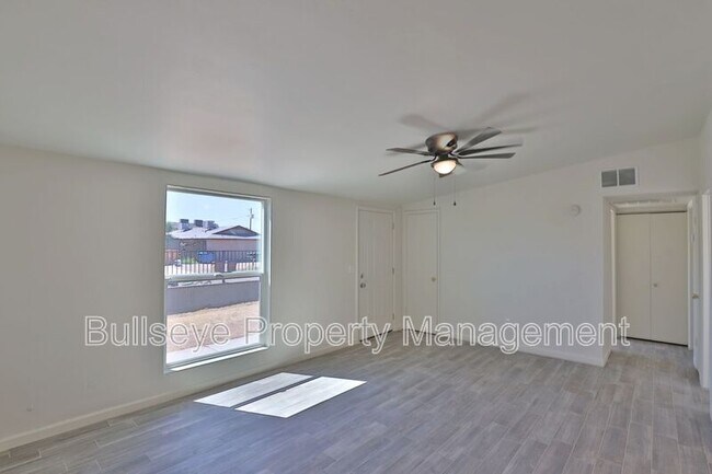 Building Photo - 1548 E 26th Ave