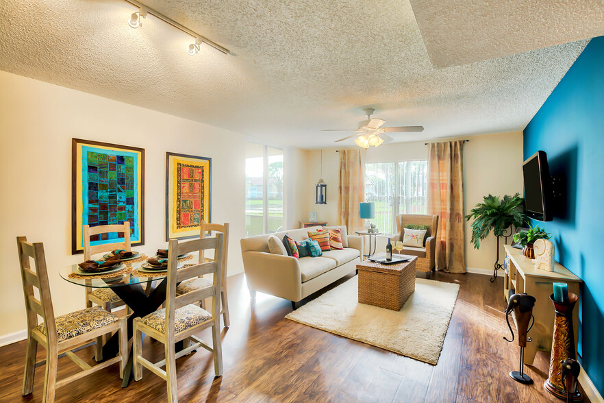 Living & Dining Area - Serrano Apartments