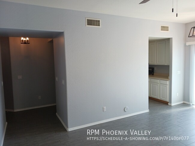 Building Photo - Charming Phoenix 3 Bed / 2.5 Bath Townhome...