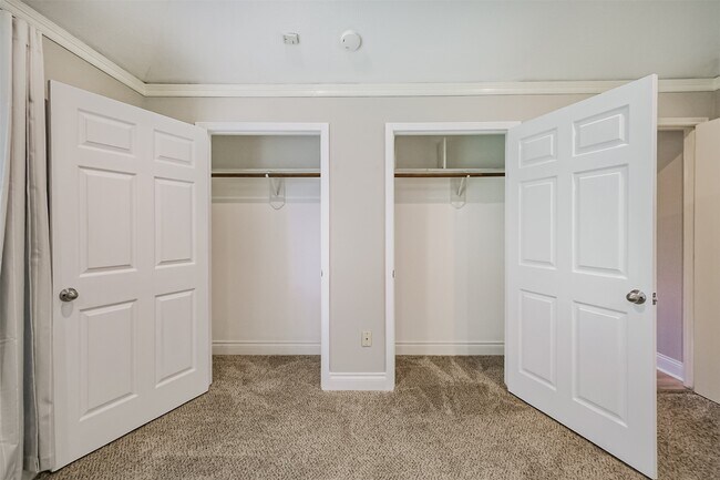 Building Photo - 2315 Cunningham Dr