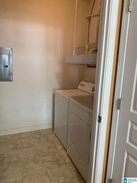 Building Photo - 401 20th St S