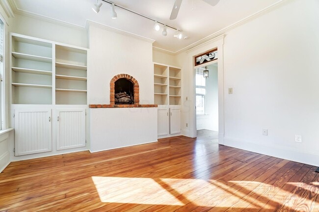 Building Photo - 557 S Grant Ave