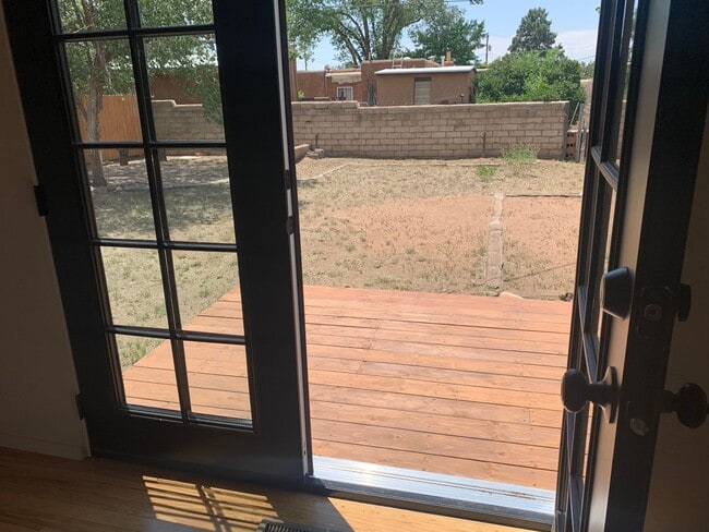 Building Photo - Renovated Santa Fe Home!!