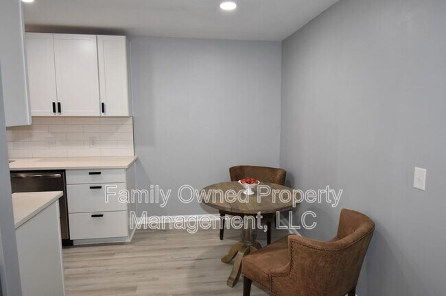 Building Photo - 113 Susan Dr