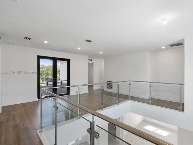 Building Photo - 19602 NE 14th Ct