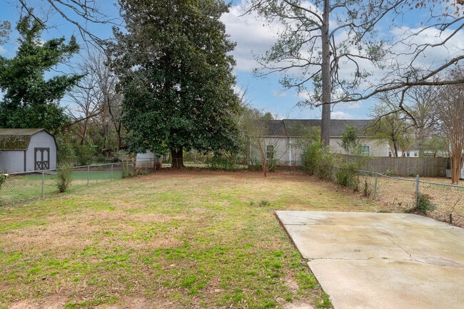 Building Photo - 992 Beverly Dr