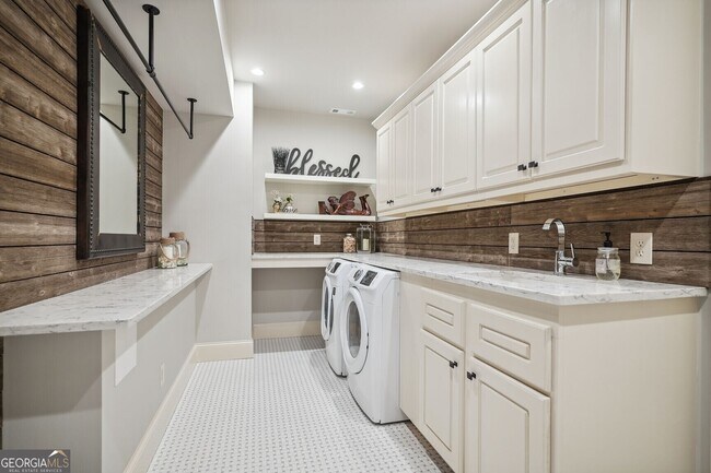 Building Photo - 1930 Northside Dr NW