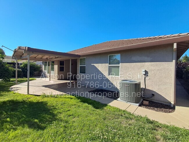 Building Photo - Action Properties R.E.S. Inc. Offering Beautiful Highland Park Single Story 3 Car, 4 Bedroom, Gar...