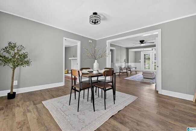 Building Photo - 3 bedroom & 3 bathroom located in Pleasant Valley - $400 off first months rent!