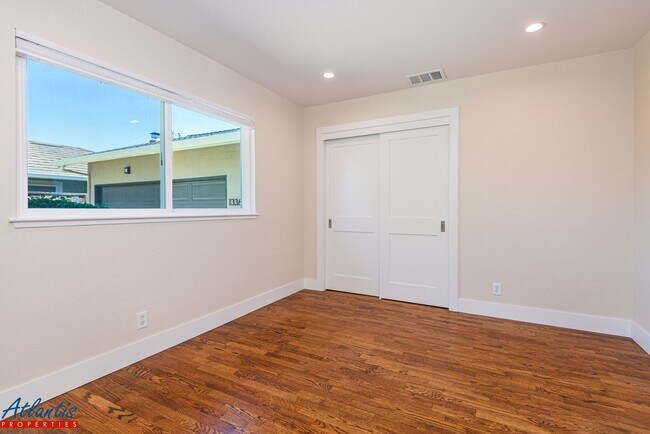 Building Photo - Gorgeous & Remodeled Home