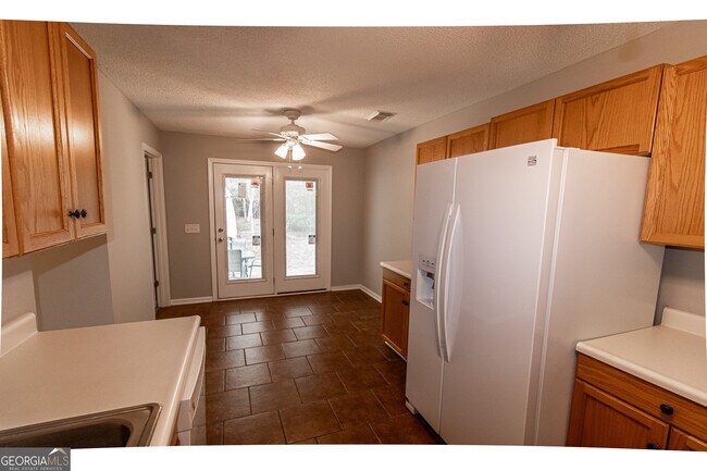 Building Photo - 104 Green Tree Ct