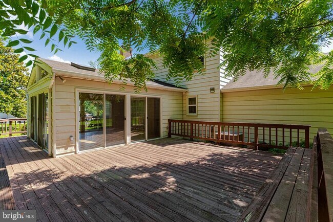 Building Photo - 11778 Hollyview Dr