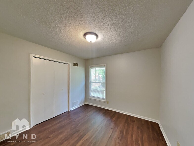 Building Photo - 2274 Ashland Dr