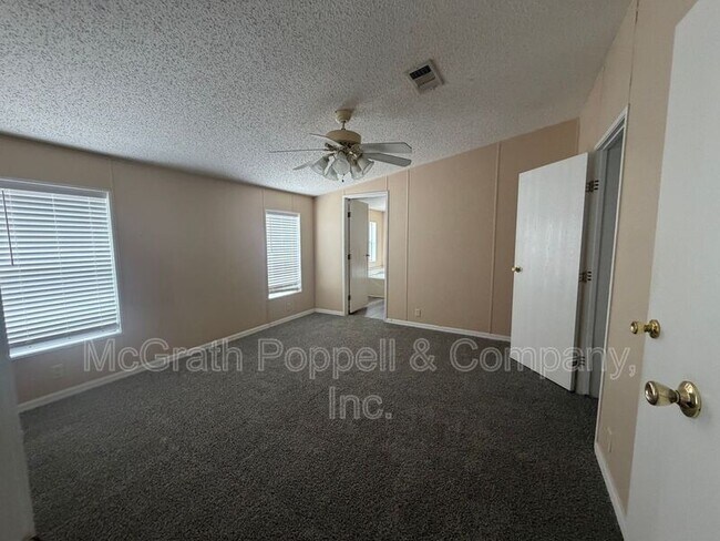 Building Photo - 12703 Lovers Ln