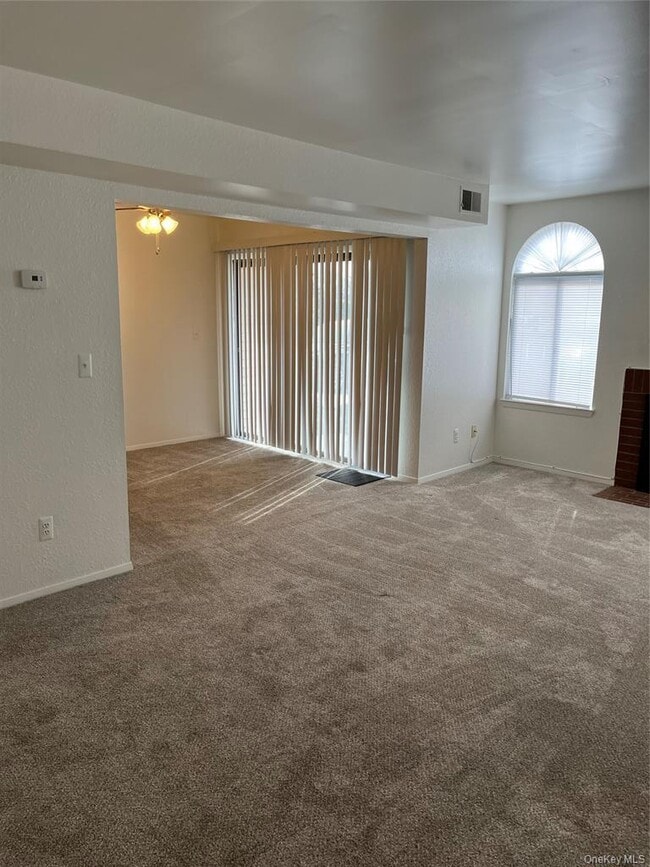 Building Photo - 105 Pine Hollow Way