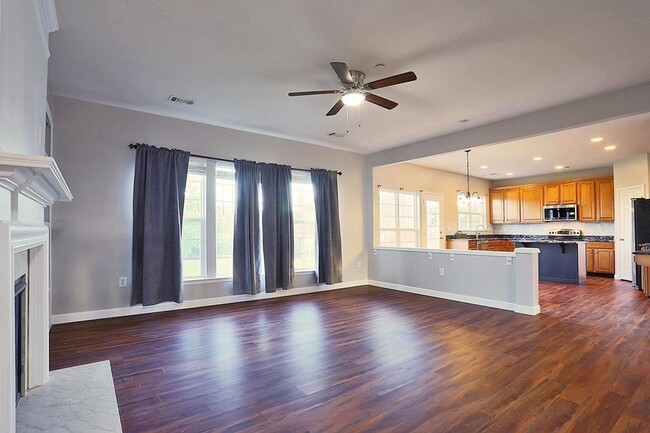 Building Photo - Family friendly home in highly sought afte...