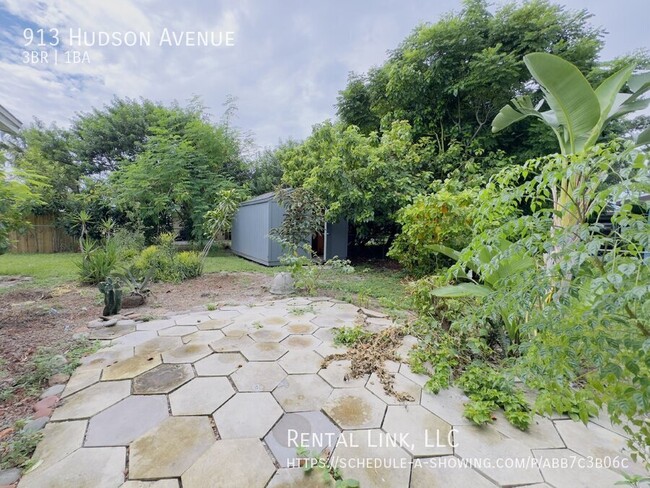 Building Photo - 913 Hudson Ave