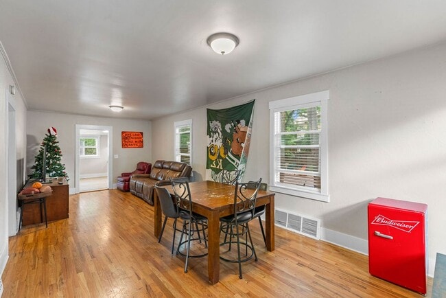 Building Photo - Students Welcome! Spacious 4 Bedroom Home Near CSU