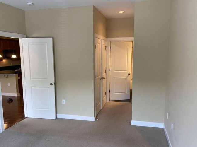 Building Photo - Convenient 1 Bedroom Condo in Dilworth