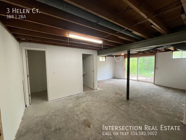 Building Photo - 3 Helen Ct