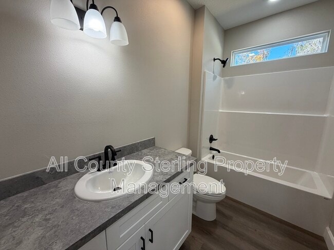 Building Photo - 1418 SE Magnolia Loop