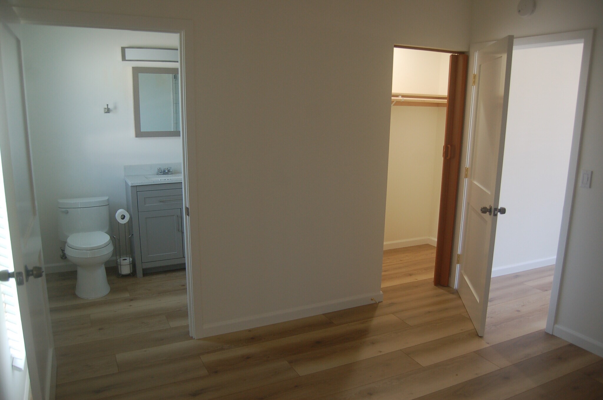 Bathroom entry/walk-in closet - 813 7th St