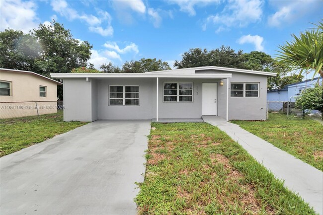Building Photo - 272 NW 30th Terrace
