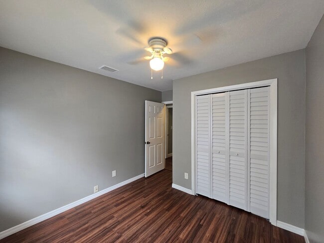 Building Photo - Arlington Townhome - 3 Bedroom 2.5 Bath