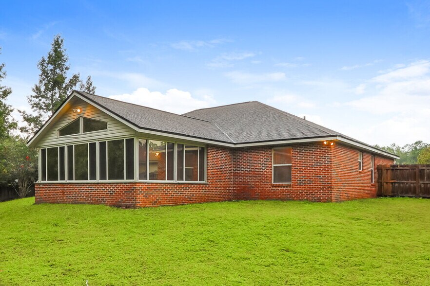 Building Photo - 299 Thornbrook Ct