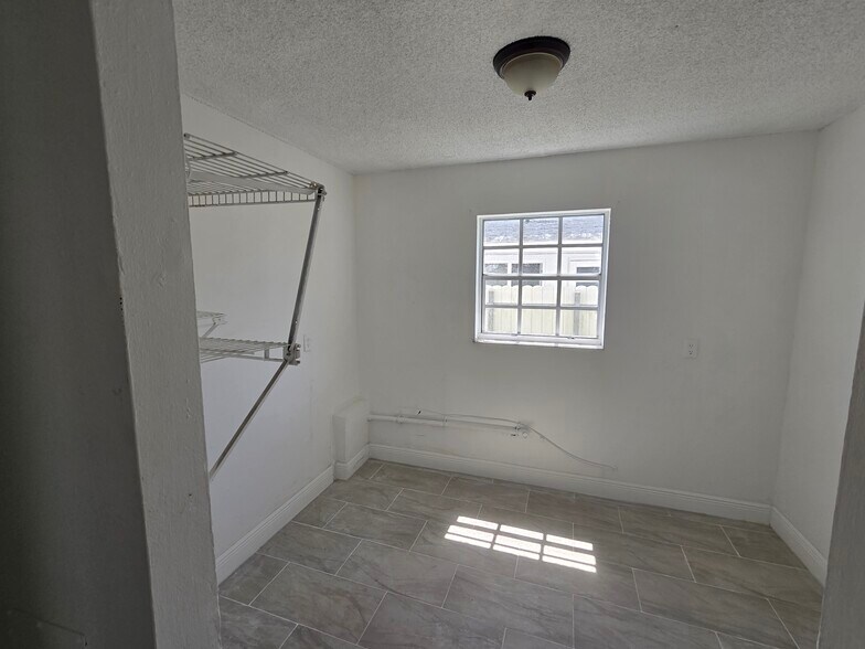 Building Photo - 325 W 18th St