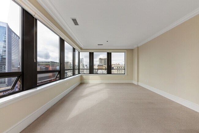 Building Photo - 690 Market St