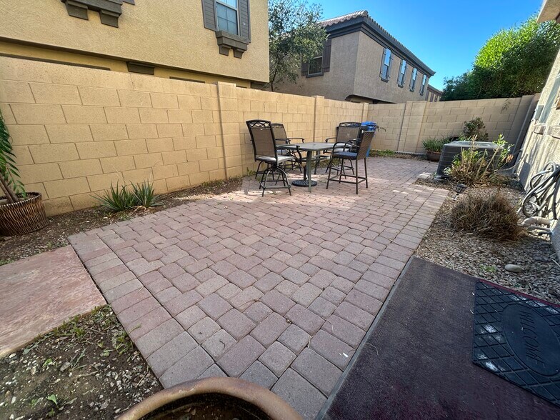 Building Photo - 8111 W Lynwood St