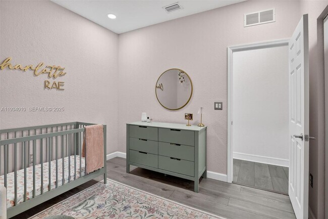 Building Photo - 12140 Village Pl