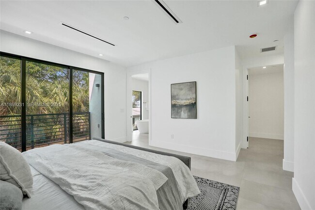 Building Photo - 1825 NE 26th Ave