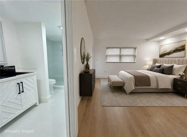Building Photo - 1222 Hillsboro Mile
