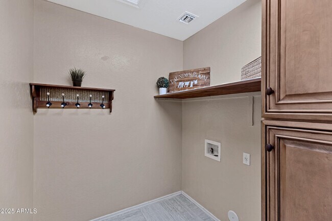 Building Photo - 4374 S Mariposa Dr