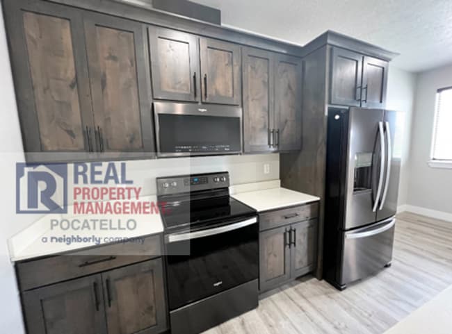 Building Photo - 3 Bedroom 2.5 Bathroom Town Home - 1 Car G...
