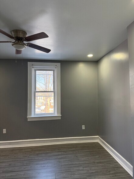 Building Photo - 5719 N Park Ave