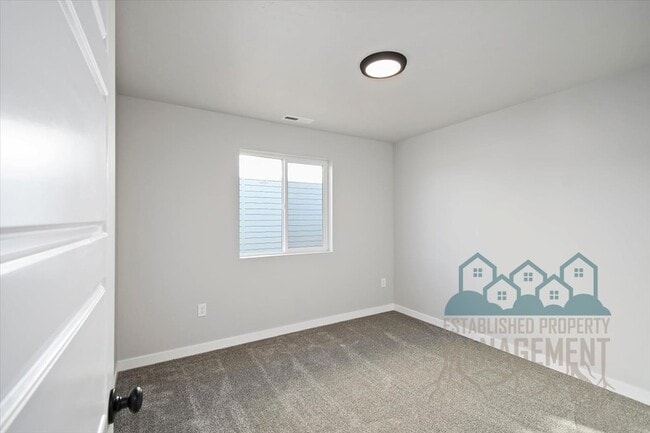 Building Photo - 3891 N Chelmsford Ave