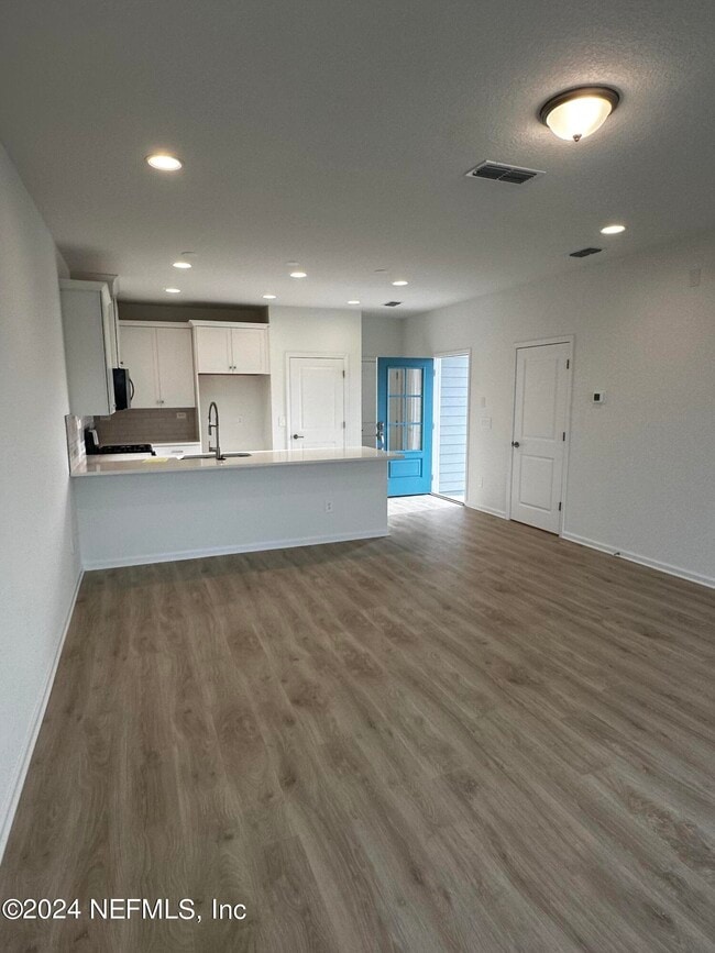 Building Photo - 315 Brandon Lks Dr