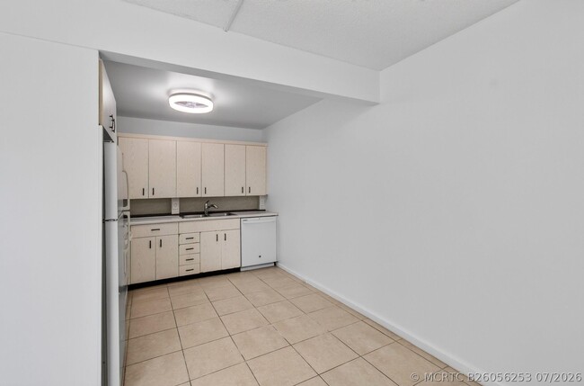 Building Photo - 4028 Hythe B