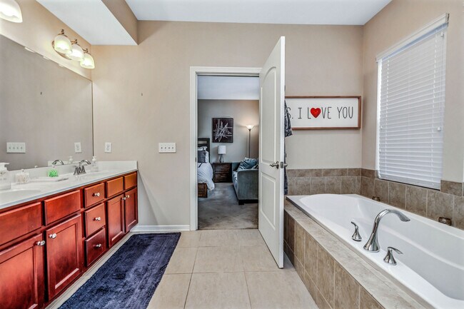 Master Bath - 3316 Wasson Rd