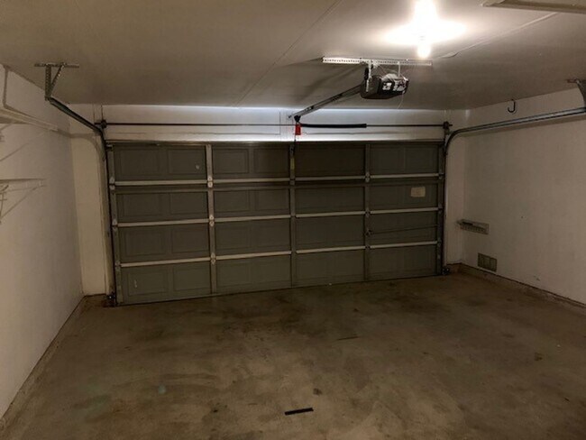 Building Photo - 3-Bedroom Home Near Loop 1604 with Fenced Yard & Two-Car Garage!